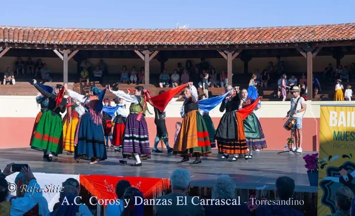 Asociación de coros y danzas El carrascal